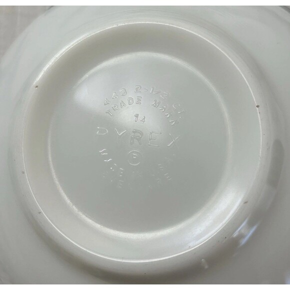 Vintage Pyrex Cinderella Golden Butterfly 2.5 Qt Nesting Mixing Bowl #443 - Picture 7 of 10